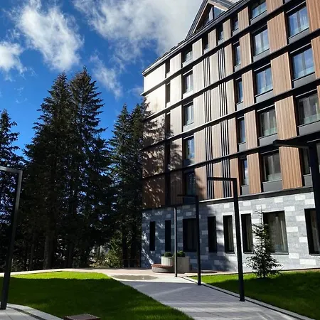 Select Lux Woodside Residences & *